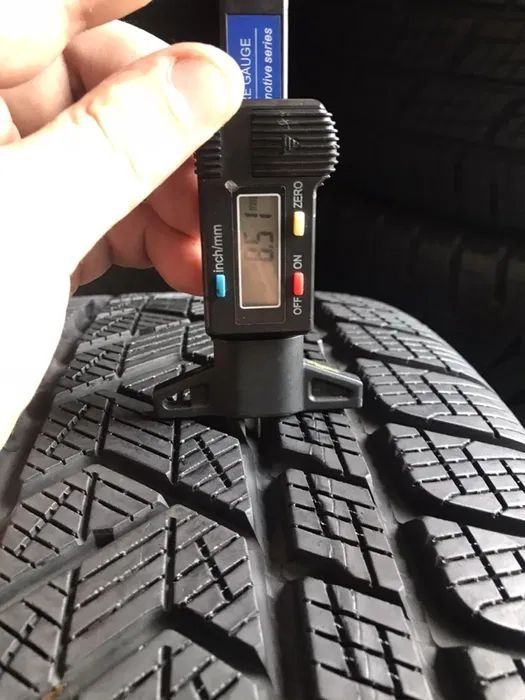 Купити різношорокий комплект зимових БУ шин резини 315/35R20+275/40R20