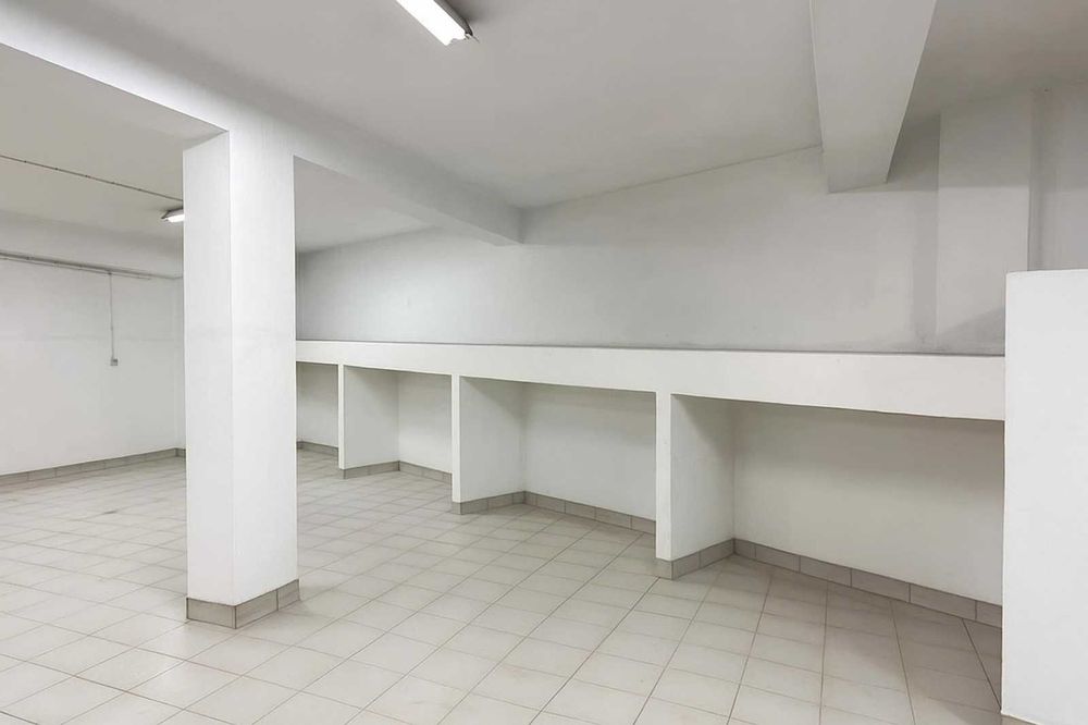 Garagem / Armazém 120m2 Cedofeita / Boavista R. Barão Forrester/ Centro Porto