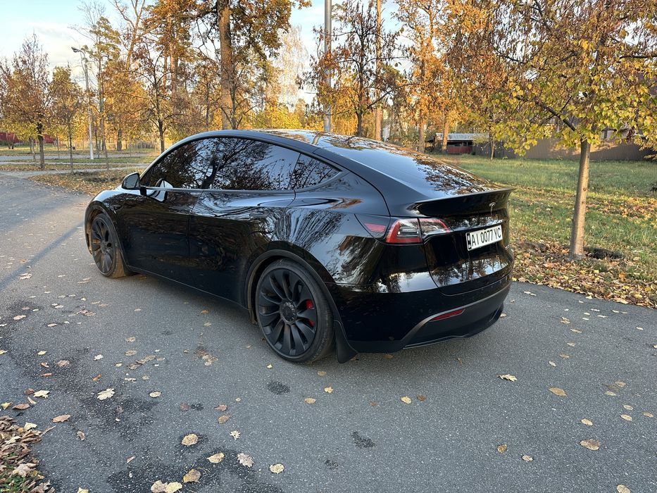 Продам tesla y performance