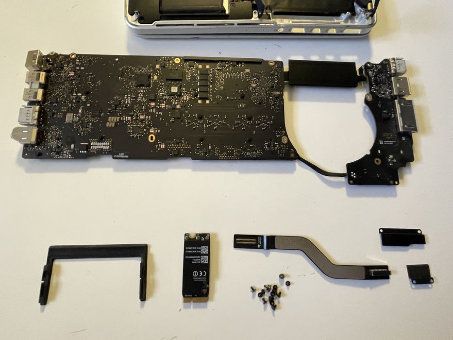MacBook Pro Retina A1502 – Damaged for Parts64740942049283124