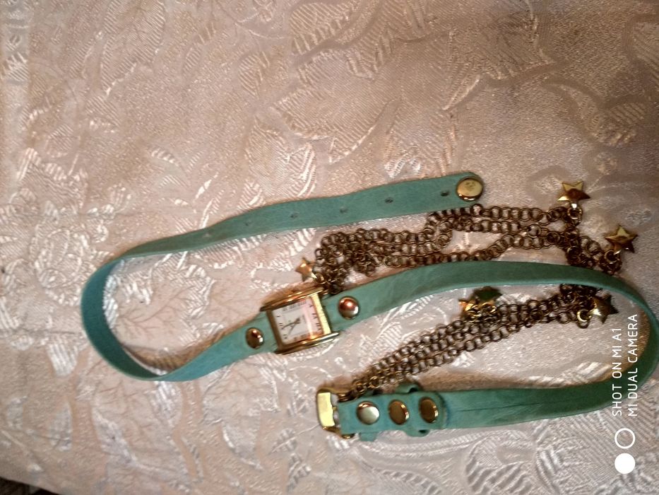 Женские фирменные часы