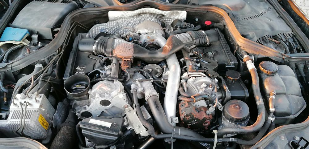 Mercedes E320 V6