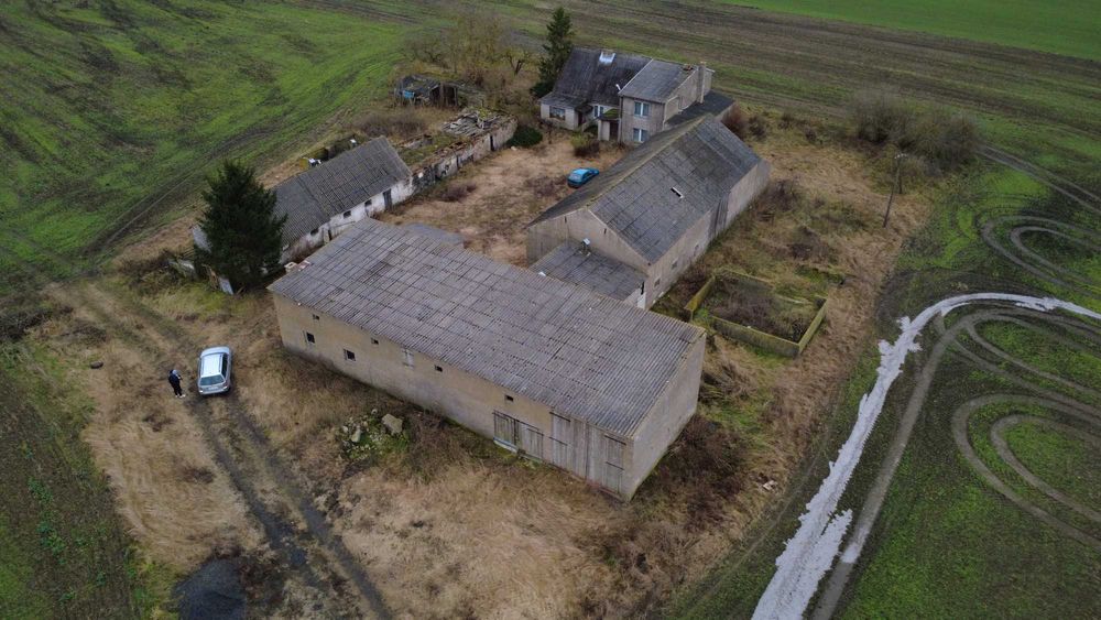 Nieruchomość o powierzchni 1,24 ha z zabudowaniami gospodarczymi