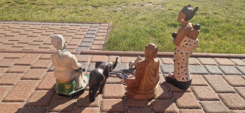 Różne figurki i dekoracje