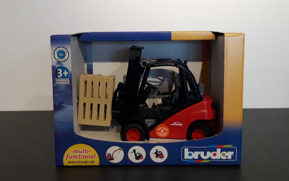 Bruder skala 1:16  wózek widłowy Linde palety w zestawie