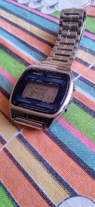 49.zegarek elektroniczny Casio