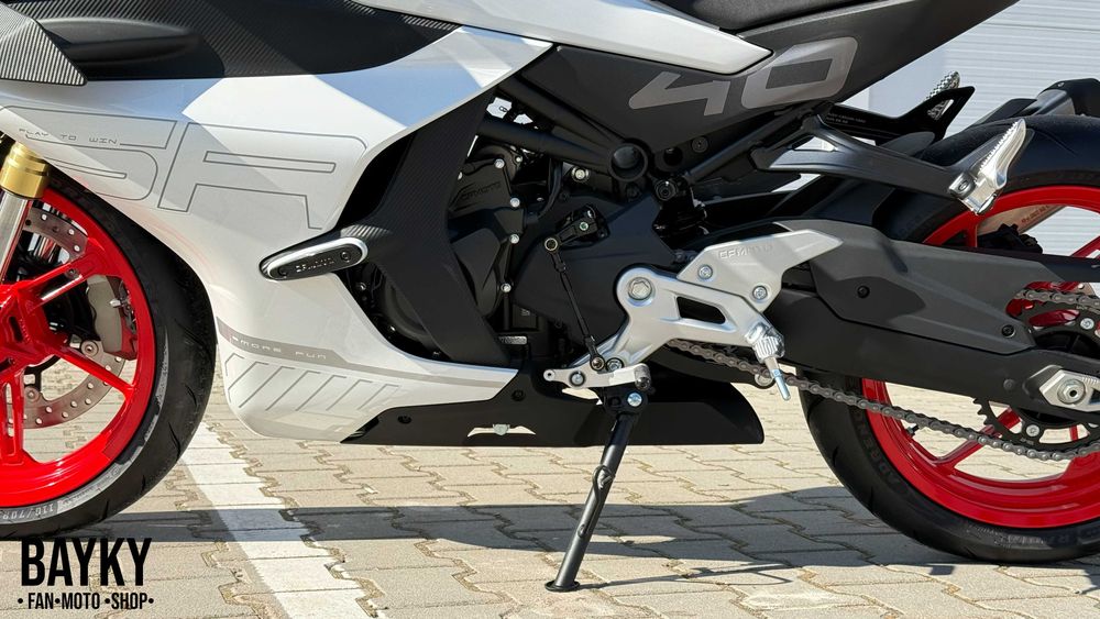 Мотоцикл CFMOTO 450SR