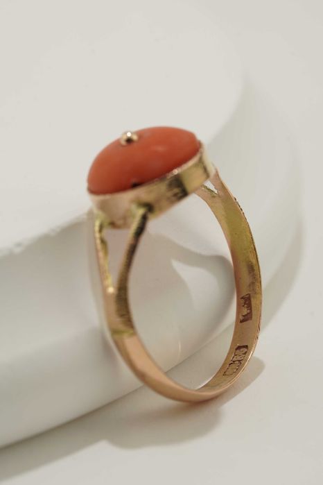 Złoty pierścionek z Koralem 14k 2.57g