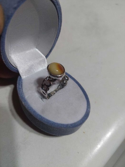 серебряное кольцо с королевским желтым янтарем
