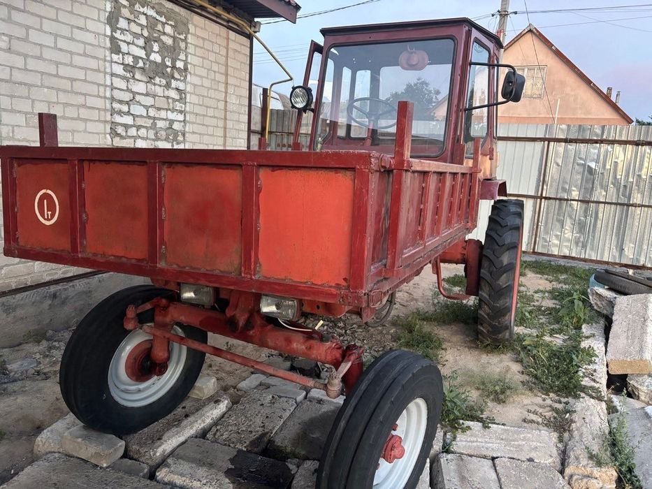 Продам трактор Т16
