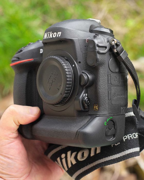 Nikon D4 full-frame camera 57,5т. кадров