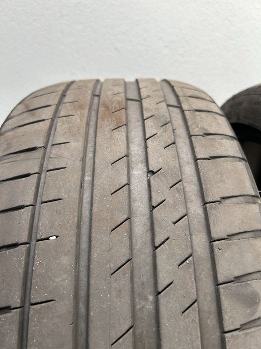 Pneus michelin  pilot sport 4 245 40 19