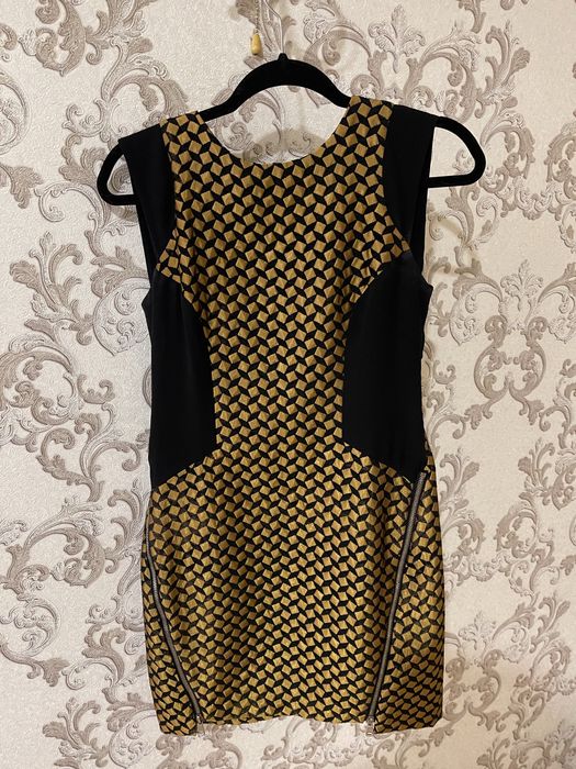 Плаття чорне з золотим