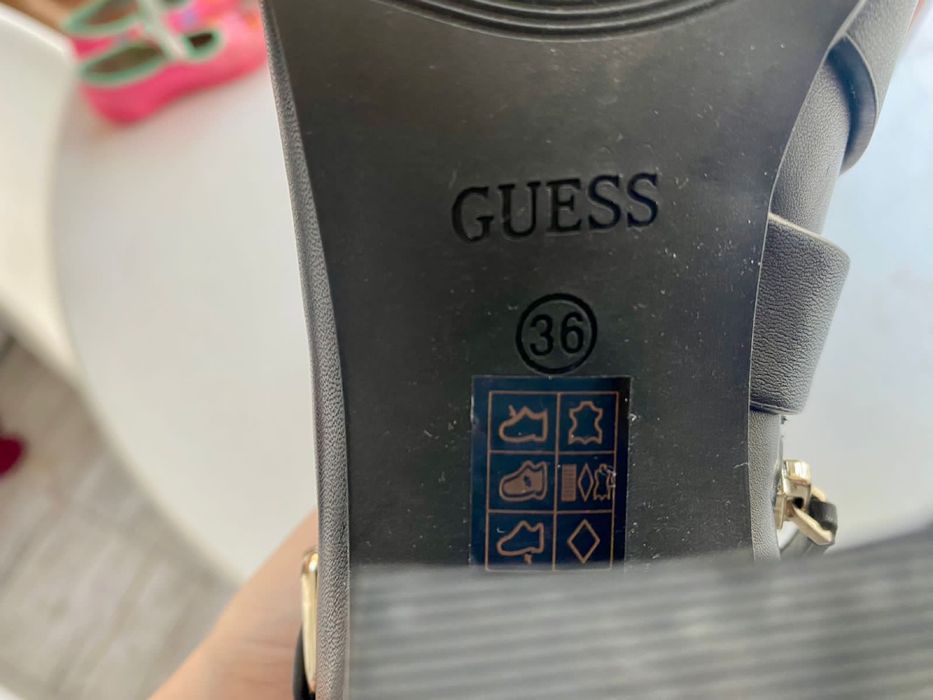 Жіночі черевики Guess