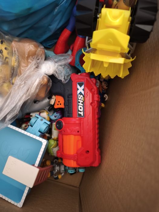 Caixa com brinquedos