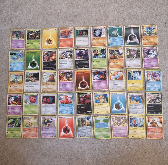 Conjunto de 45 cartas Pokémon antigas