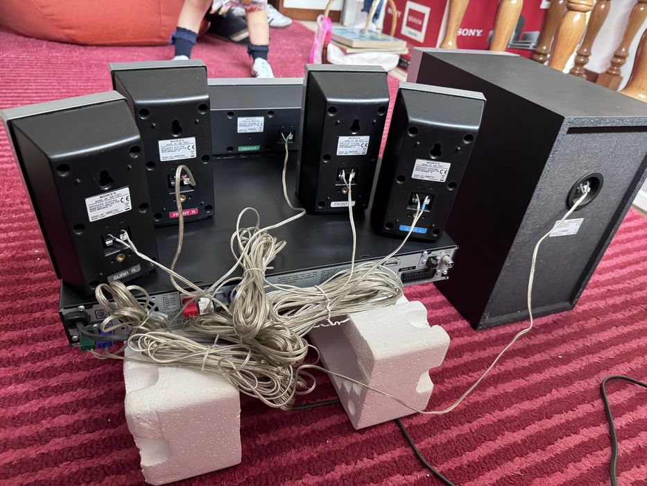 Sistema Sony home theater DAV-DZ230.