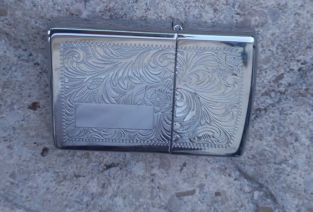 Isqueiro Zippo novo