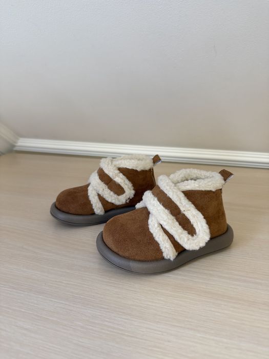 Дитяче взуття кеди кросівки туфлі сабо