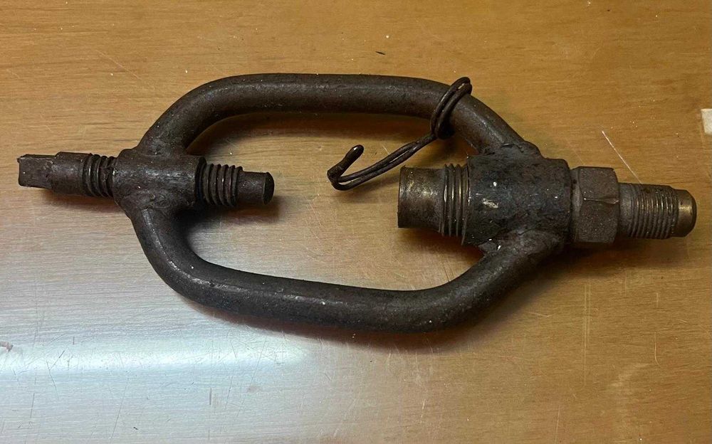 União Metálica Antiga para Tubagem