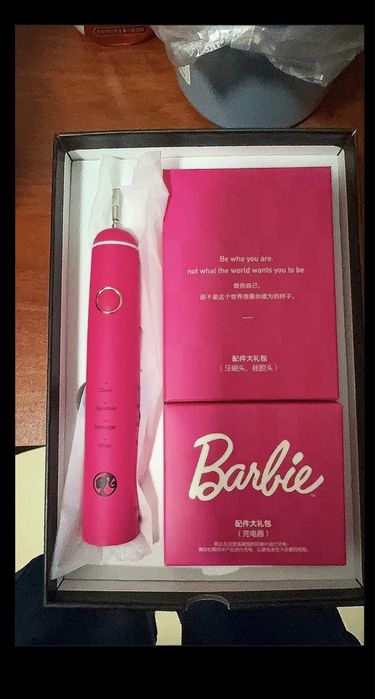 Электрическая зубная щетка в стиле BARBIE