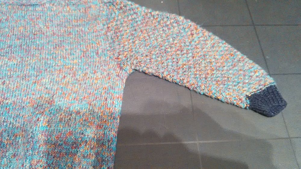 Свитер женский. Чистая шерсть. Новый. Ручная работа.