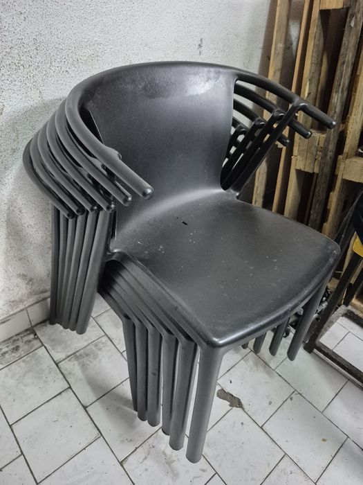 Cadeiras de jardim/restauração  + mesa