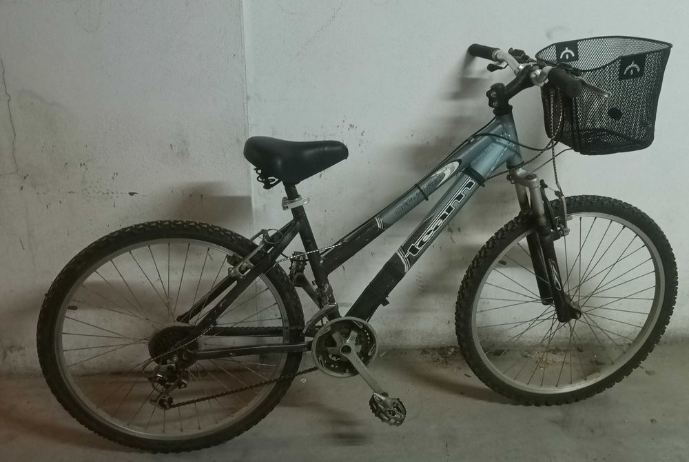 Bicicleta Sra roda 26, estimada e prática, afinada pronta a usar.