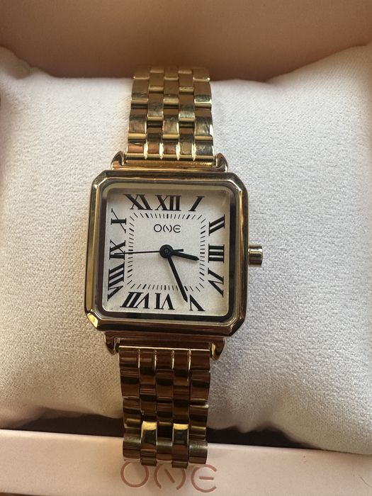 Relógio dourado ONE