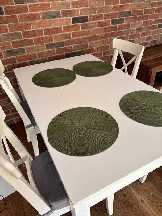 stół z 4 krzesłami Ikea