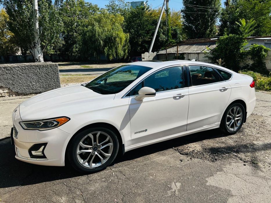 Продаж Ford Fusion Hybrid 2019