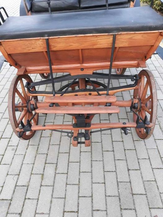 Piekna bryczka konna