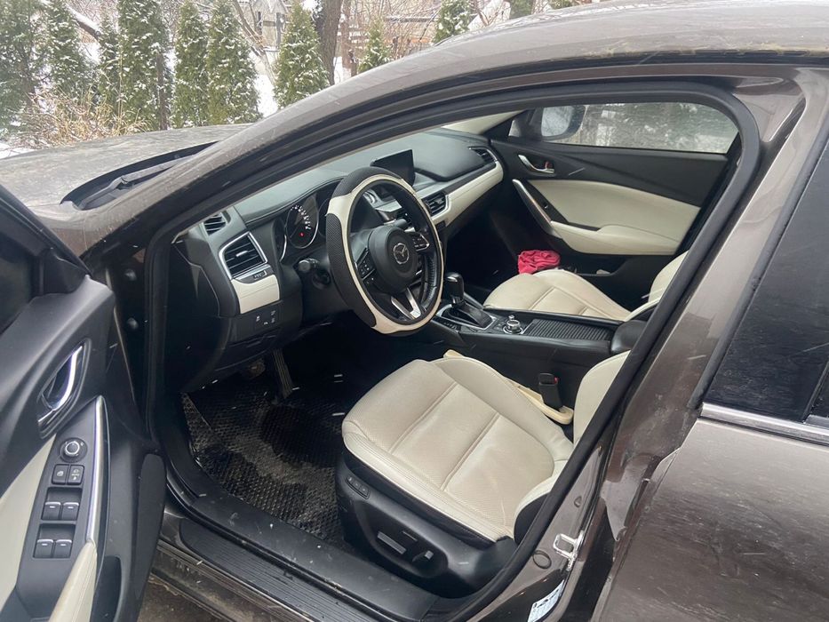 Автомобіль Mazda 6