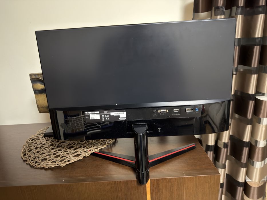 Monitor LG 24”cale