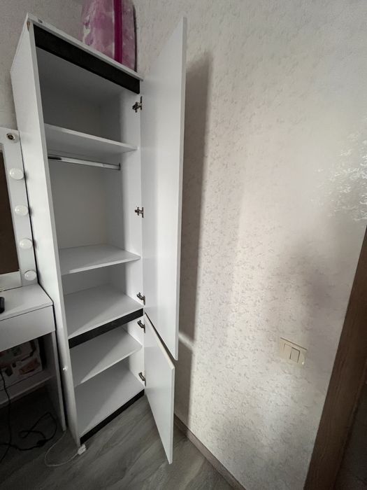 Шафа для одягу чудова