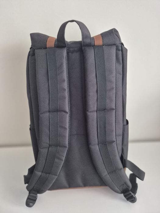 Mochila Herschel Little America – Preta e Castanha