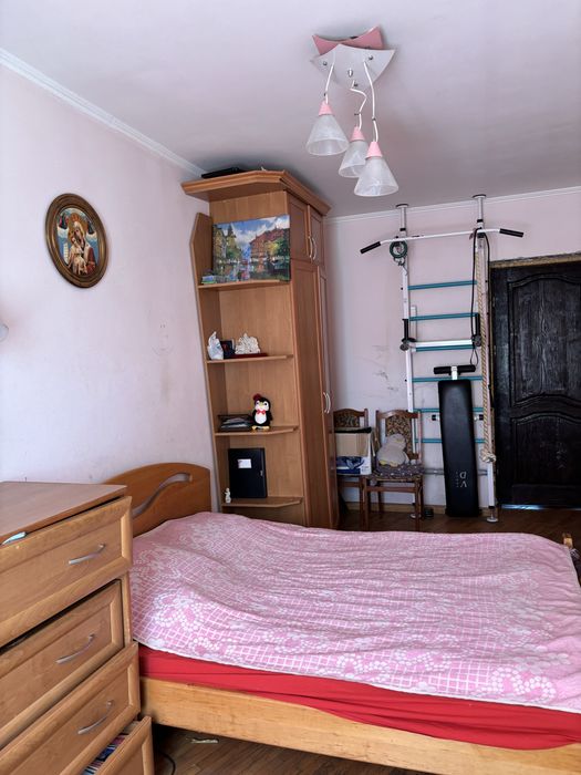 Продається 3-кімната квартира в Стрию