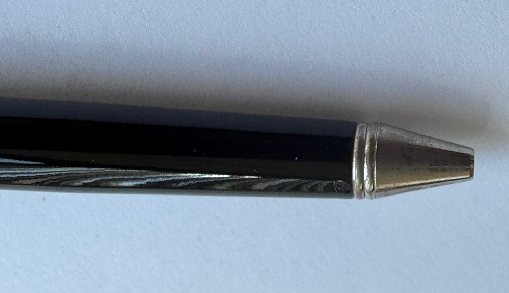Caneta Esferográfica Executiva – Tampa em Prata 925 com Padrão Cinzelado em Diamante (Nova)