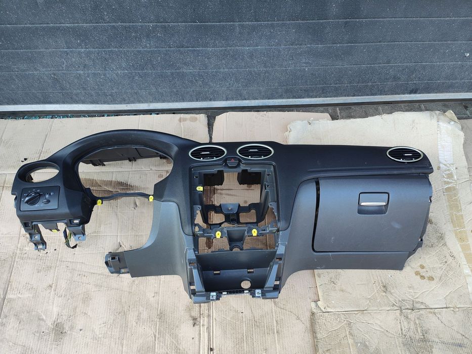 DESKA ROZDZIELCZA FORD FOCUS MK2
