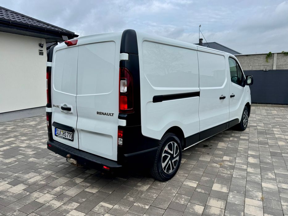 Renault Trafic Long 2017 rok Bogato wyposażony HAK Polecam Ładny Stan