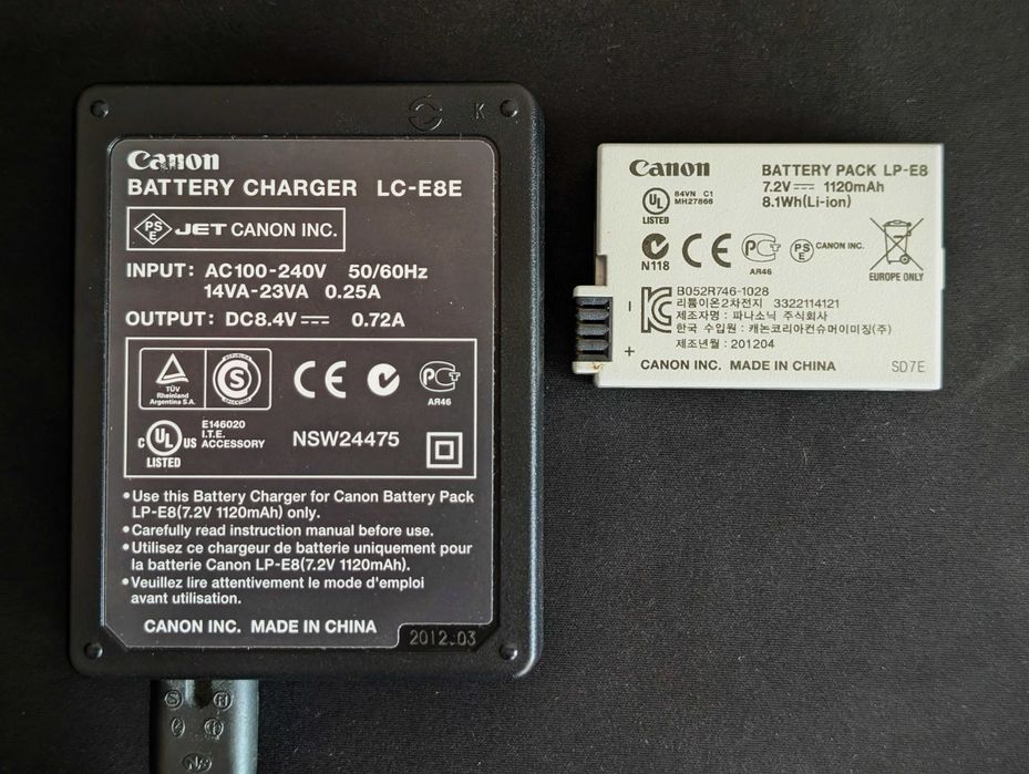 Canon EOS 550D + EF-S 18-55mm + EF 75-300mm | великий комплект