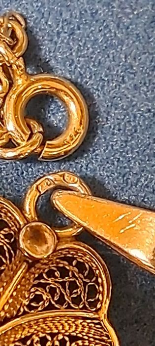 Fio com pendente filigrana em prata.