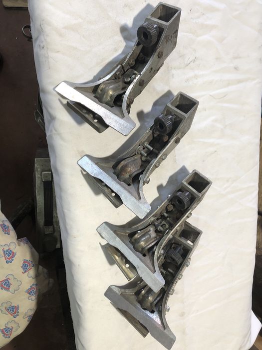 продам кронштейни багажнику