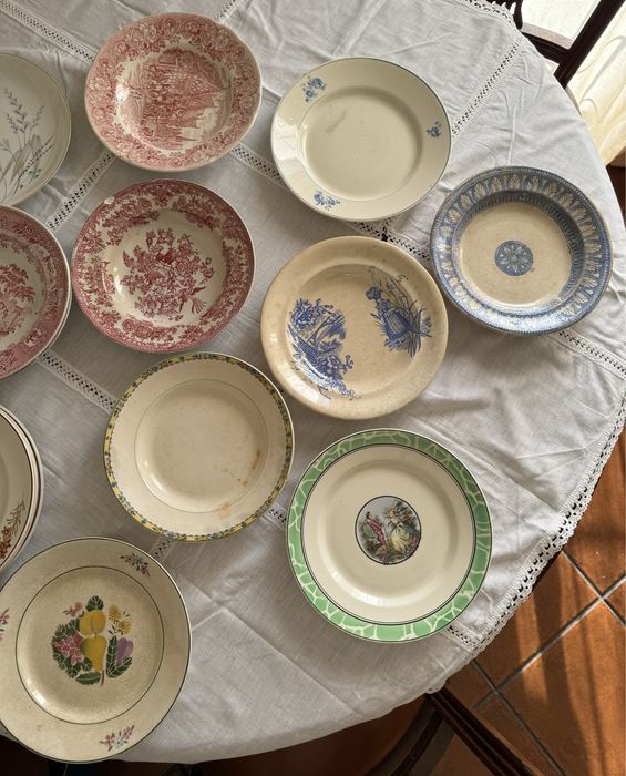 Loiça muito antiga da fábrica de Sacavém e outros