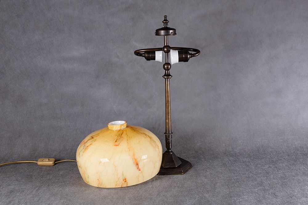 Stara mosiężna lampa gabinetowa / biurkowa, lata 40.–50. XX w.