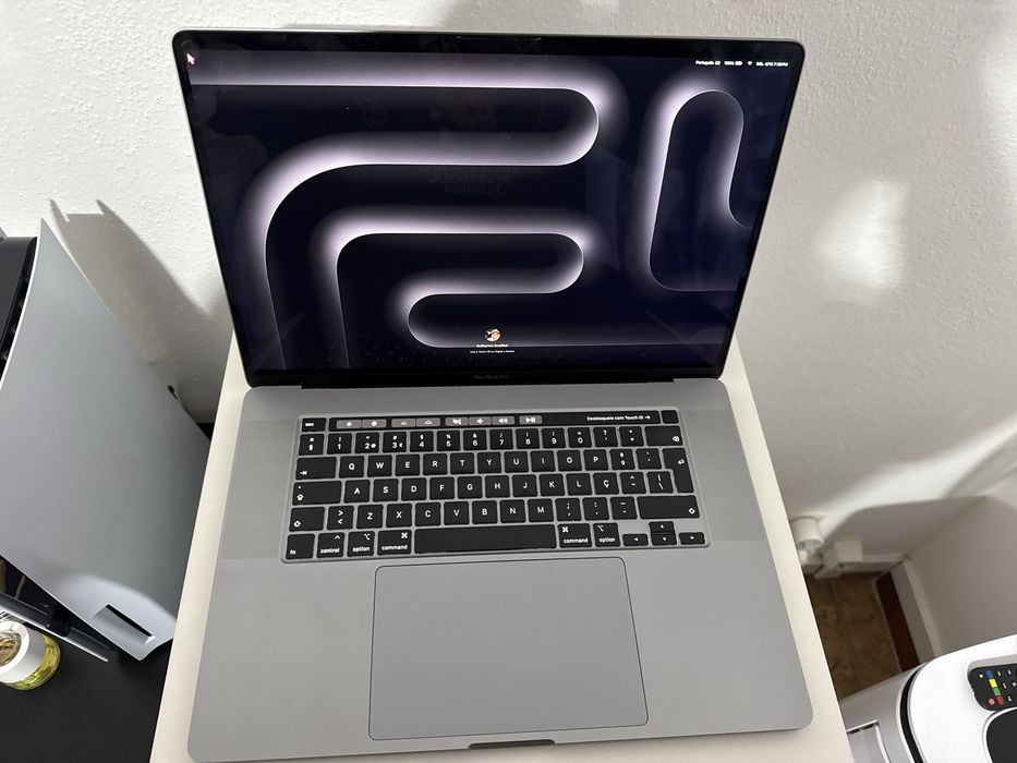 Macbook Pro - 16”