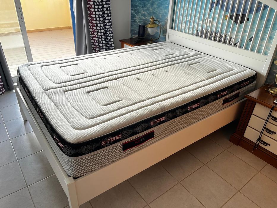 Cama nova Ikea branca + colchão + sobrecolchão