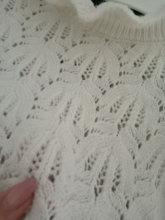 Miękki, elegancki ażurowy śmietankowy sweterek Next w rozmiarze L