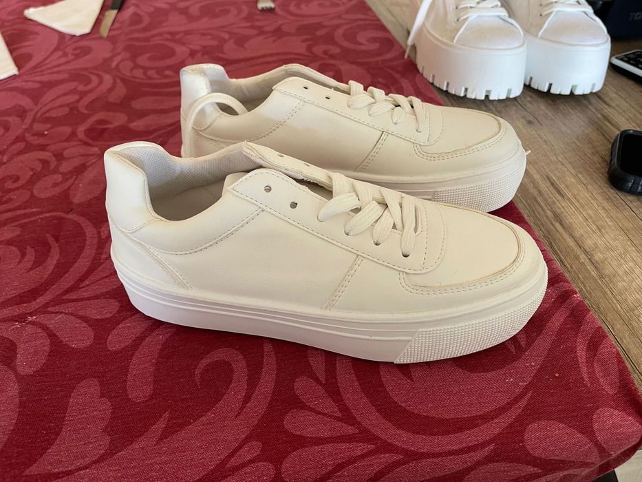 Ténis Brancos Novos