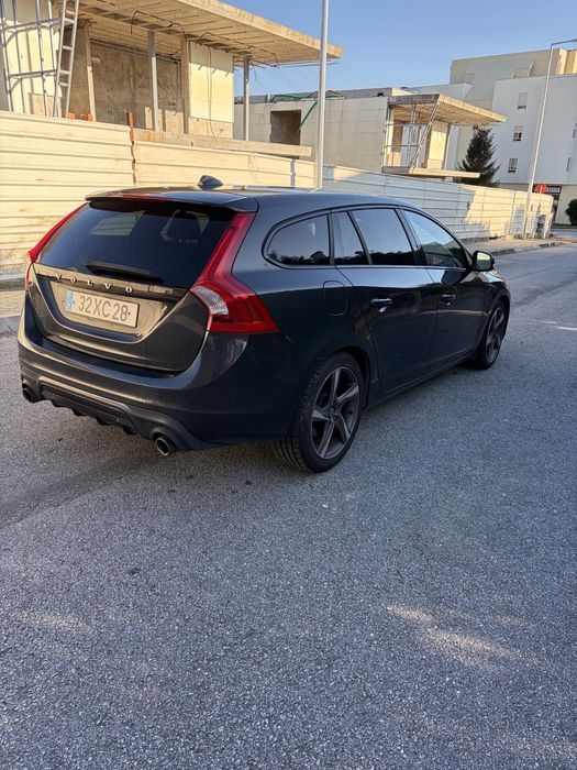 Volvo v60 d2 R-design